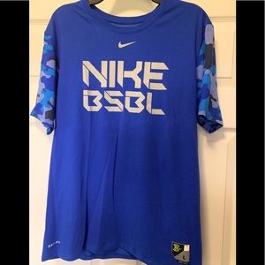 NIKE T-SHIRT